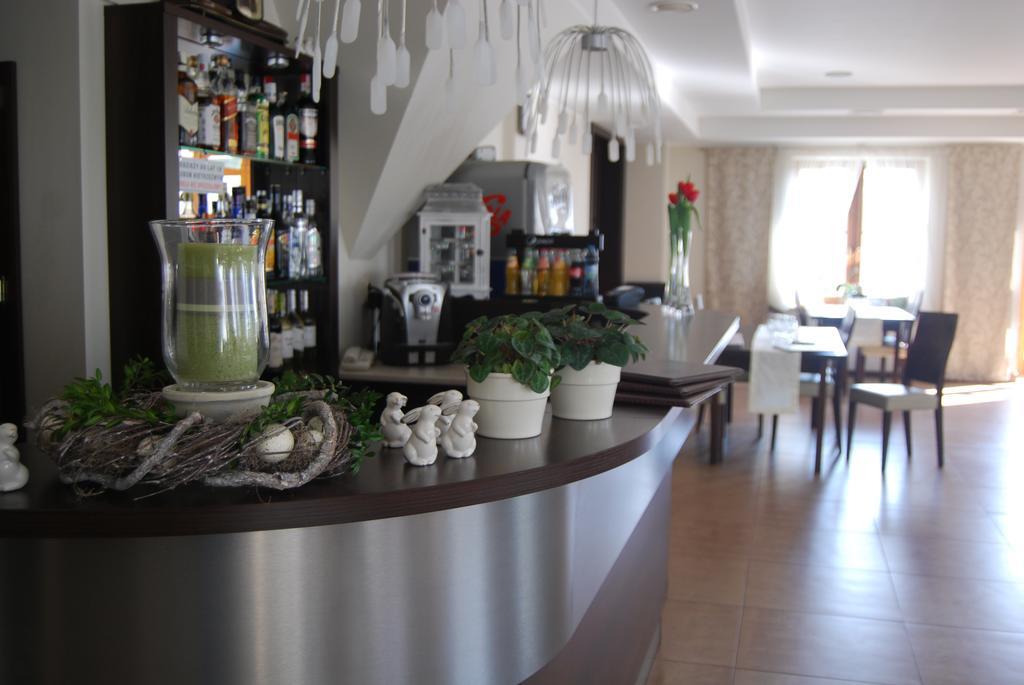 Hotel Restauracja Cztery Pory Roku Orneta Екстериор снимка
